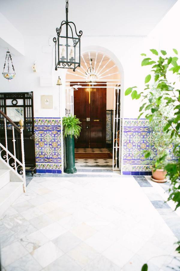 Mateo Aleman 22 * Seville